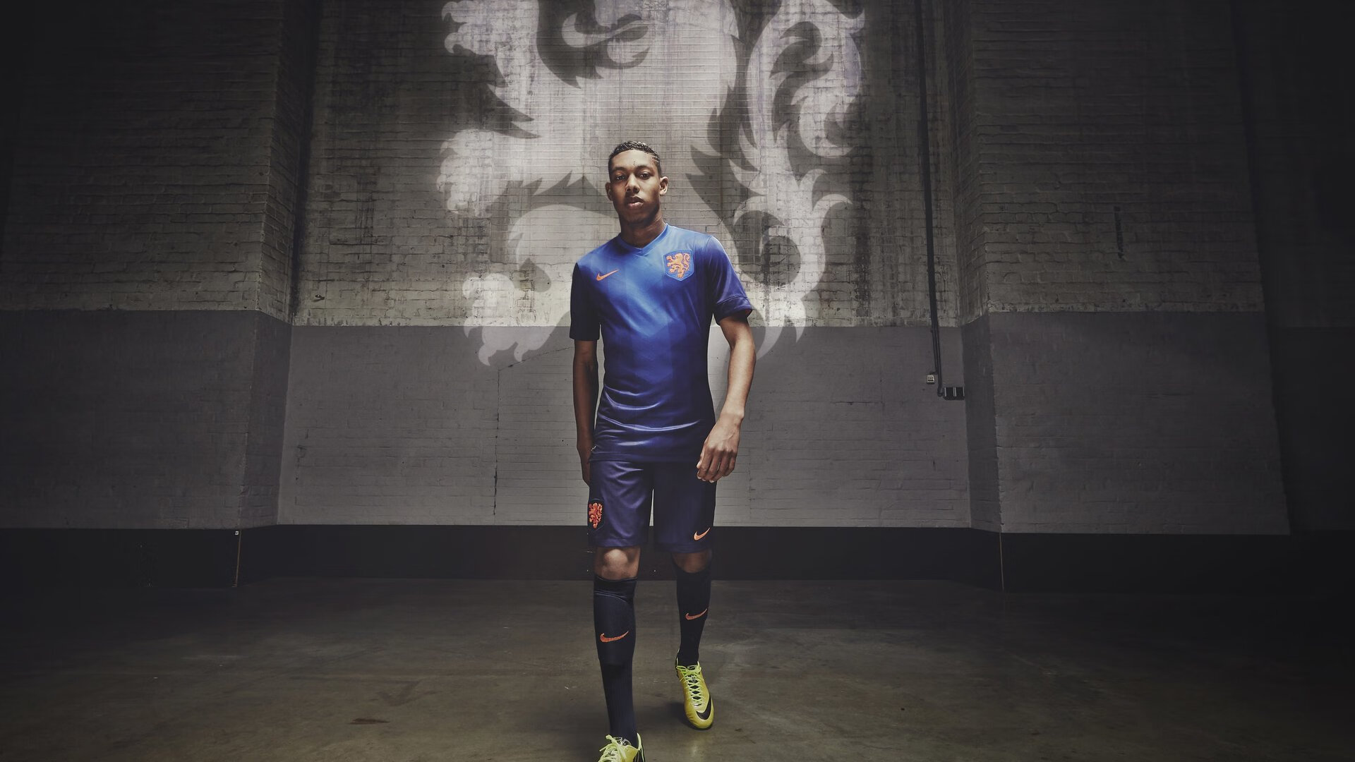 赖斯在对阵利物浦的比赛中贡献关键助攻，赖斯 中后卫